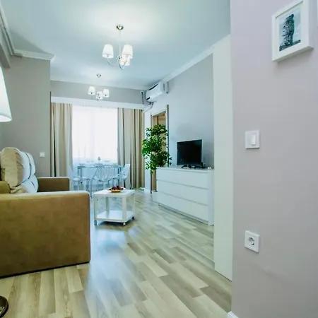 Crazy Summerland מאמאיה