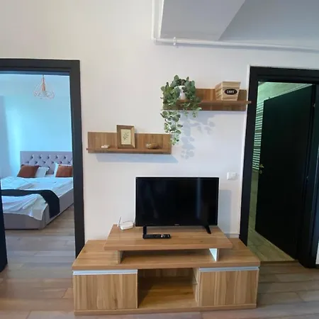 Crazy Summerland מאמאיה