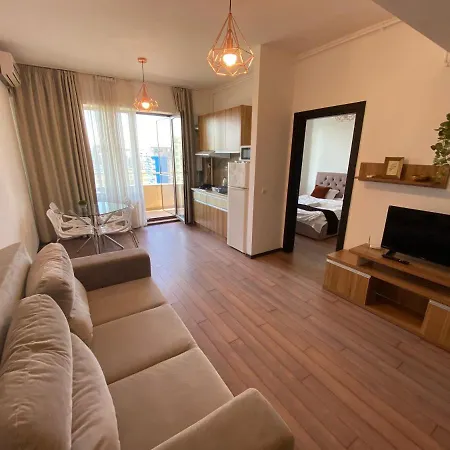 Crazy Summerland מאמאיה