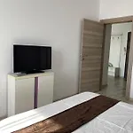 Crazy Summerland Apartment *