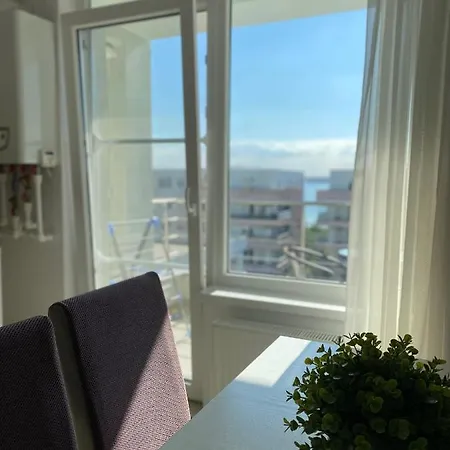 Crazy Summerland Apartment