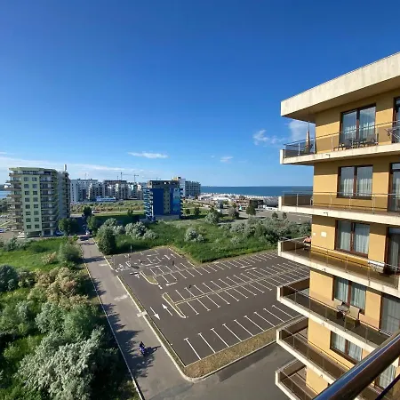 Crazy Summerland Apartment