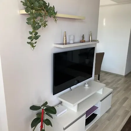 Crazy Summerland Apartment