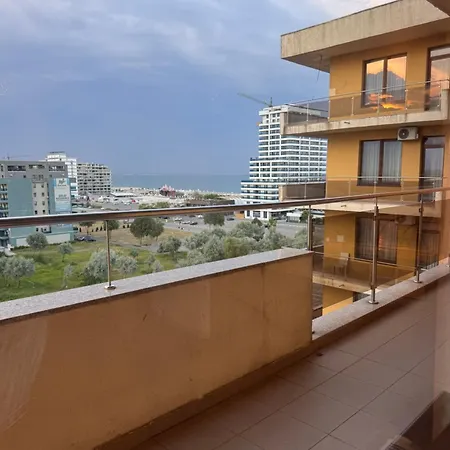 Crazy Summerland Mamaia